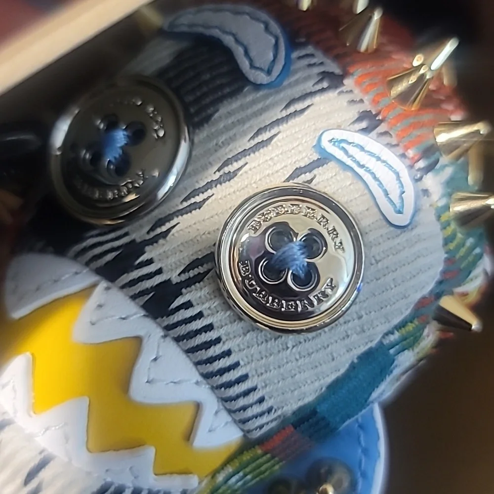 🦈💙BURBERRY Shark Charm💙🦈